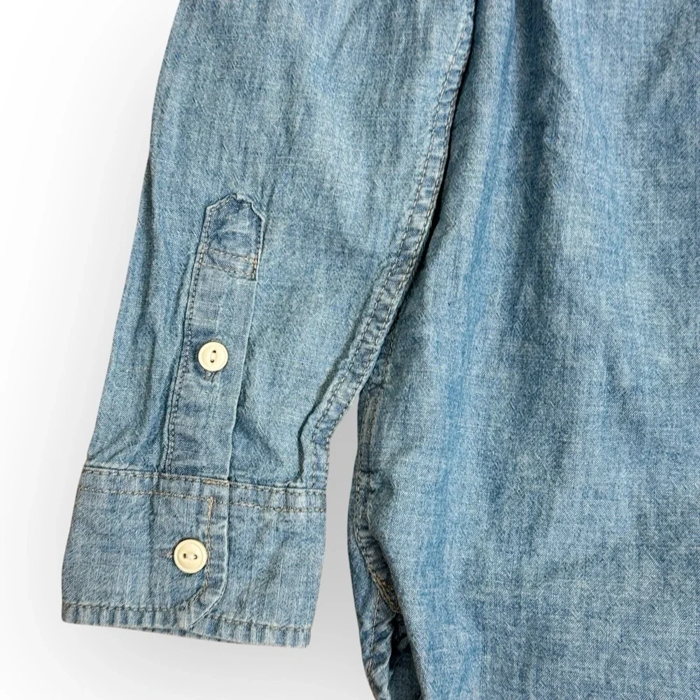 Gap Boys Denim Long Sleeve Button Up Shirt  Size Large 100% Cotton Light‎ Wash